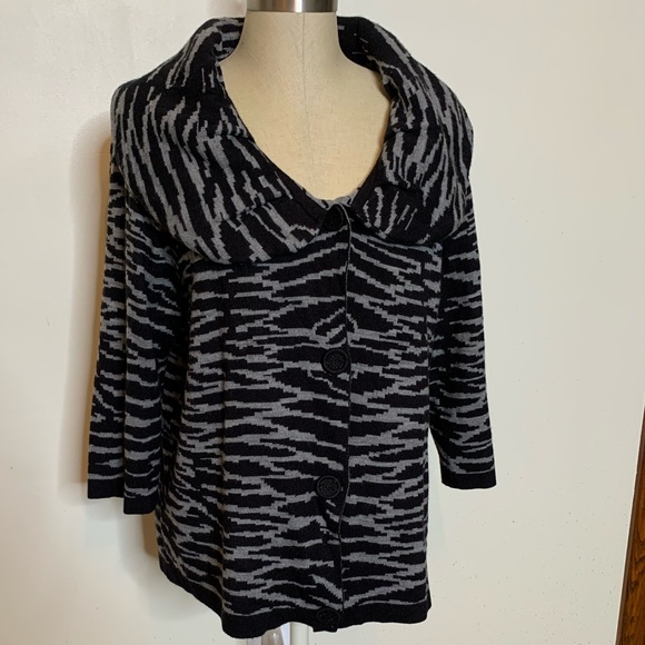 Belk Animal Print 3/4 Sleeve Sweater Jacket - Picture 5 of 8
